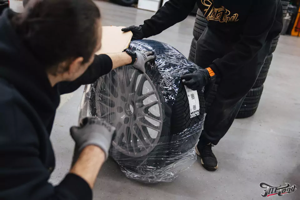 Окраска дисков и фирменный шиномонтаж на стендах Hunter для Porsche Cayenne. История о том, как мы заменили покрышку с высокой силовой неоднородностью
